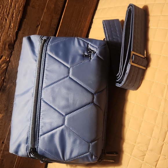 LUG Bepop Crossbody Purse - Picture 2 of 8